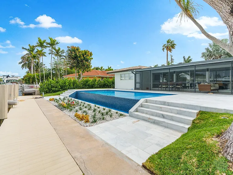 273 Tropic Dr — Photo 6