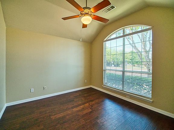 3rd image of 3925 Kenwood Dr