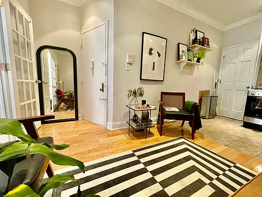 Rented by R New York | media 18