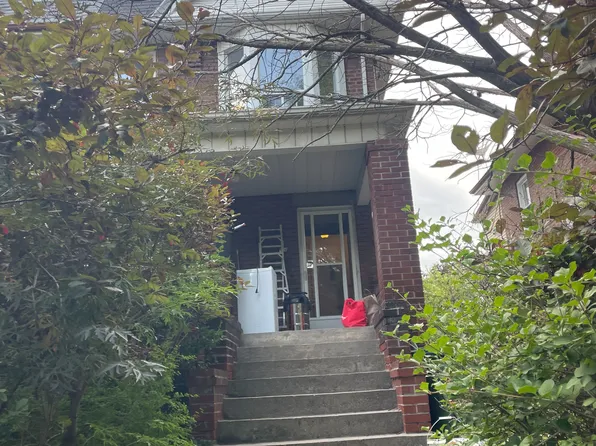 734 Manning Ave Floor 2, Toronto, ON M6G 2W4