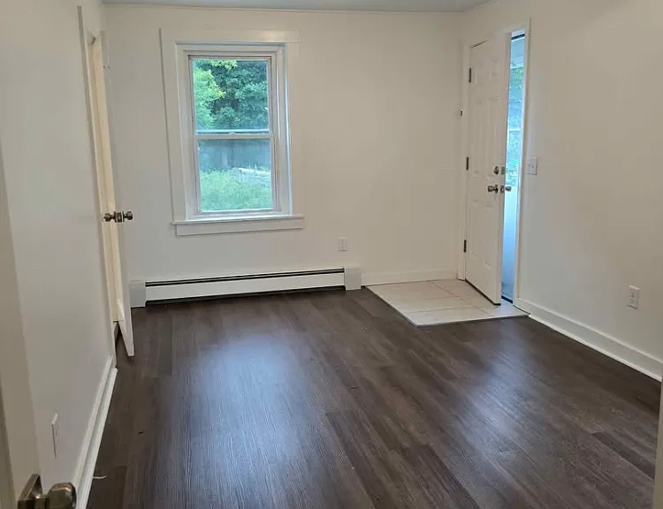 12 Crystal St #2 — Photo 4