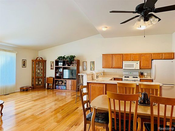 4th image of 2251 Crystal Crossing Dr #12