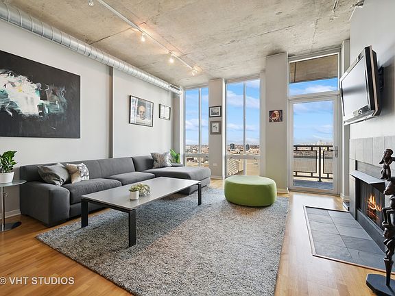 4th image of 700 N Larrabee St APT 1903