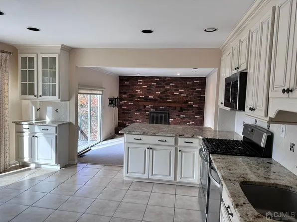 4 Eric Ln, East Brunswick, NJ 08816