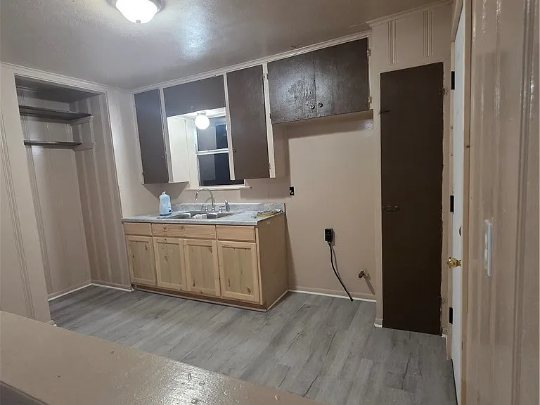 408 N Live Oak St — Photo 6