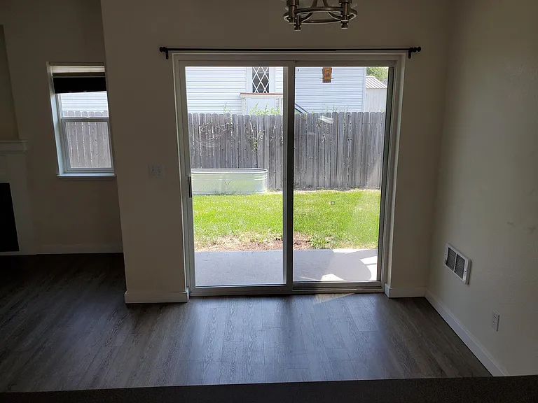 398 Solberg Dr #B — Photo 18