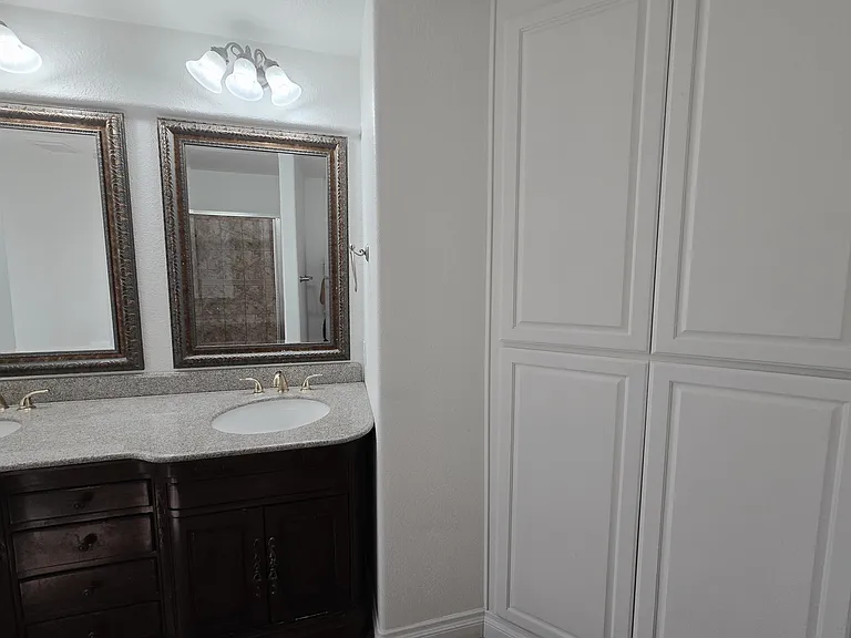1612 N Torrey Pines Dr #104 — Photo 22