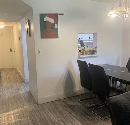 3rd image of 7911 Colony Cir N APT 207