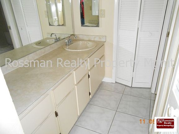 4th image of 1711 NE 7th Pl