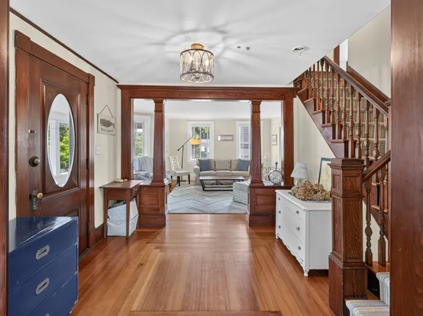 30 Daggett Ave, Tisbury, MA 02568