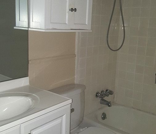 4th image of 1201 N Elm St APT 4