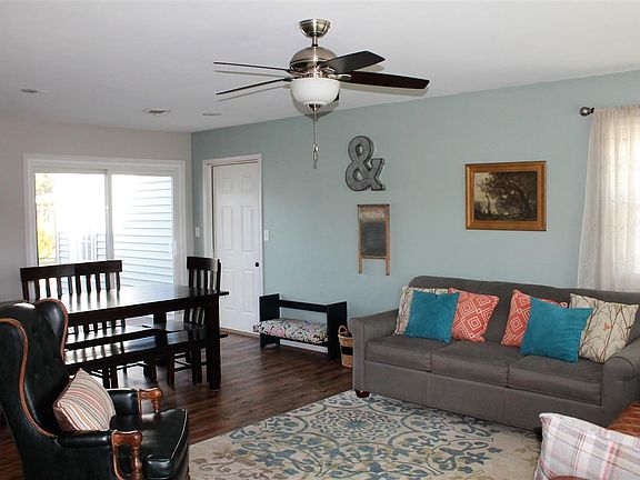 5th image of 301 E Herman St