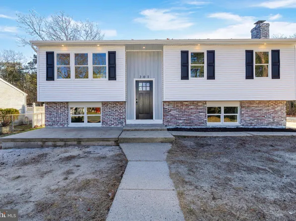 201 E Collings Dr, Williamstown, NJ 08094