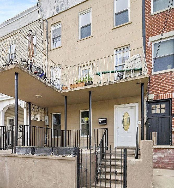1st image of 173 Van Horne St Floor 1