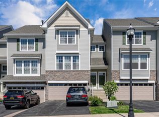 1208 Hawthorn Way, New Windsor, NY 12553