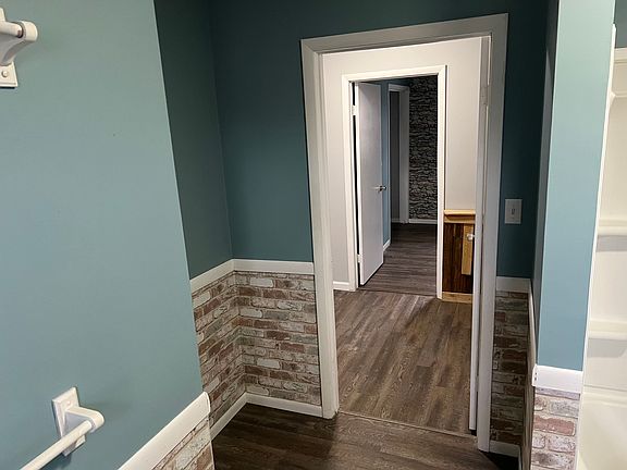 2nd image of 313 E Elm St