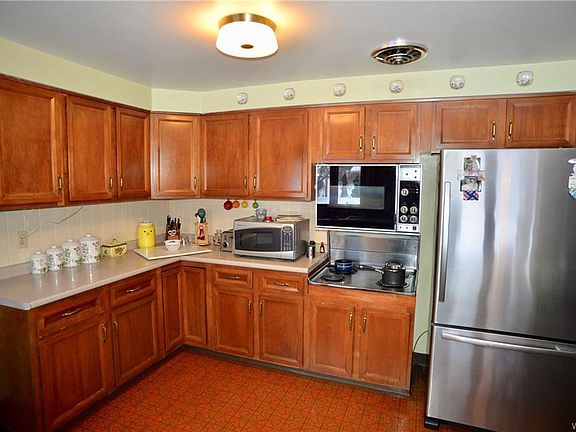 5th image of 53 Rockdale Dr