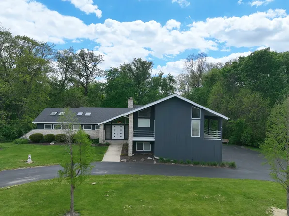 71 Oak Creek Dr, Yorkville, IL 60560