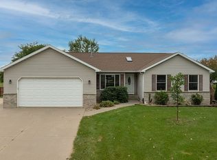 7526 Cattail Ct NE, Cedar Rapids, IA 52402