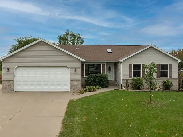 7526 Cattail Ct NE, Cedar Rapids, IA 52402