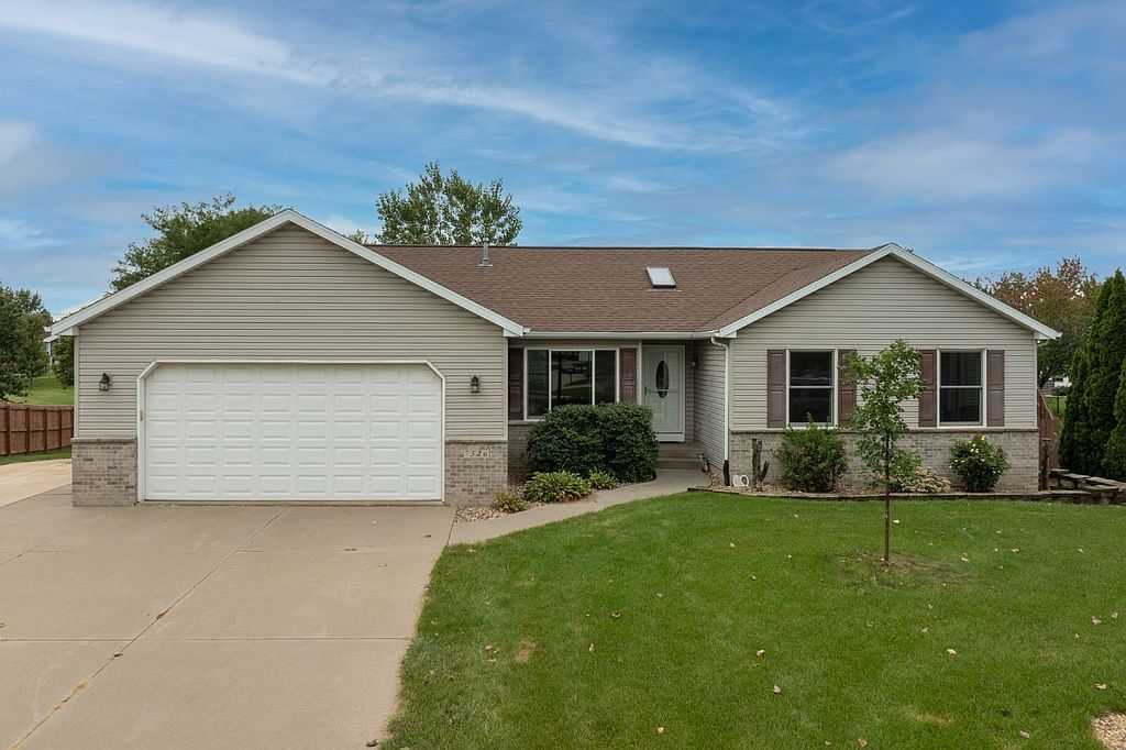 7526 Cattail Ct NE - Property Image