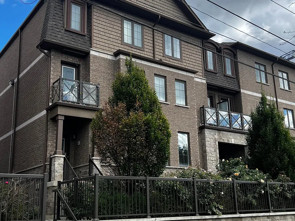 445 Ontario St S #61