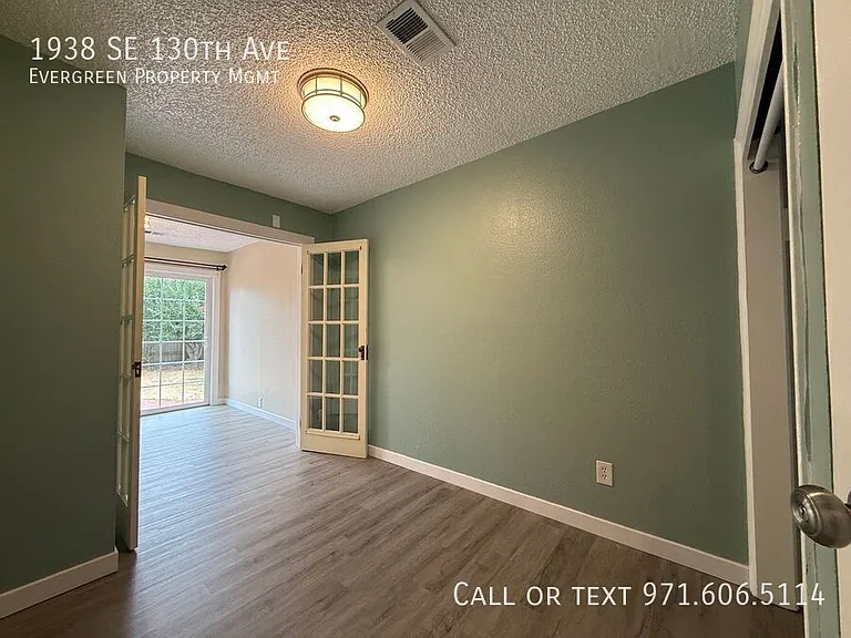 1938 SE 130th Ave — Photo 17