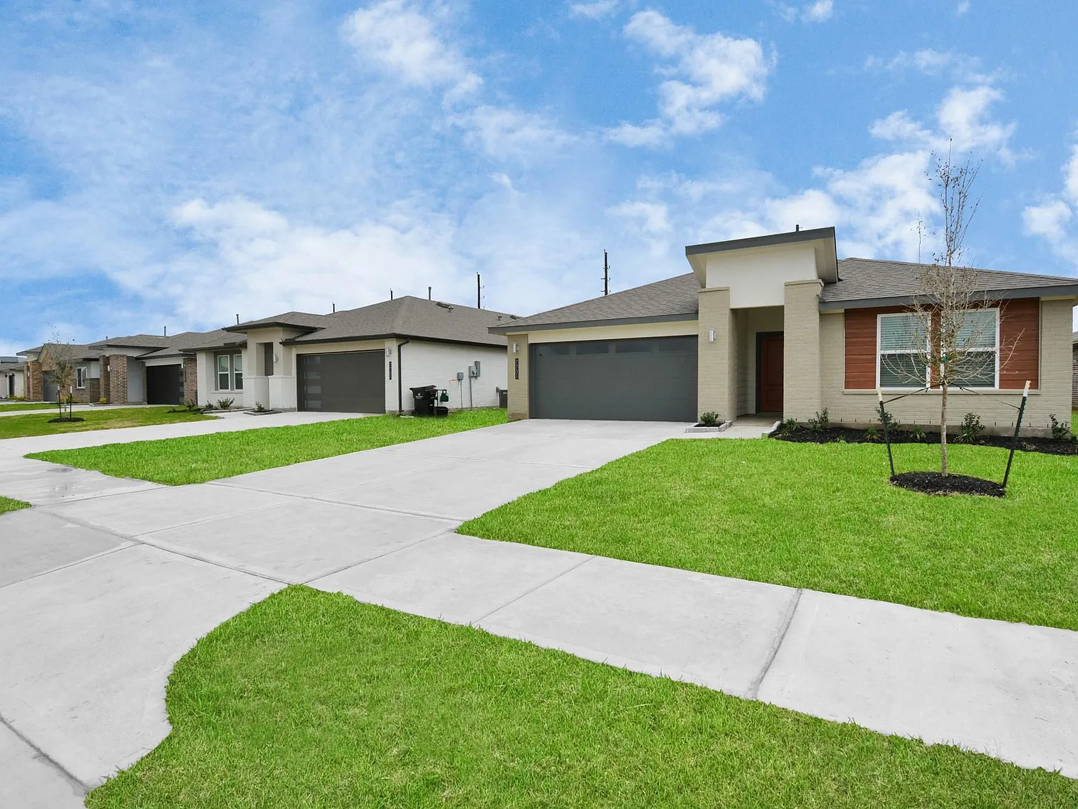 4 bed, 2.0 bath, 1835 sqft, $2,300 — Photo 3