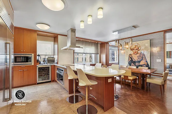 Sold by Coldwell Banker Warburg | media 4