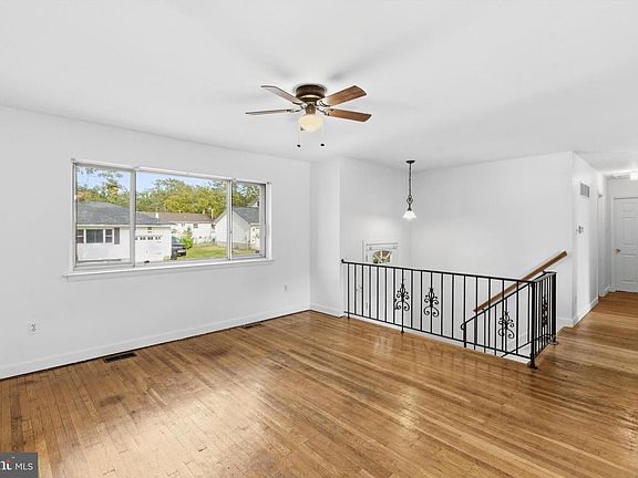 4th image of 42 Monroe Ave
