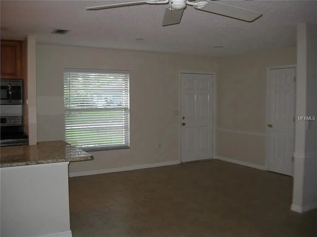 3 bed, 1350 sqft, $2,199 — Photo 3