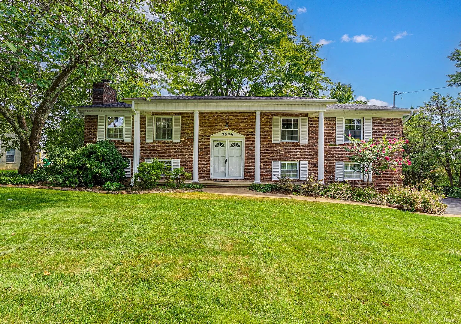 9528 Gulf Park Dr — Photo 1