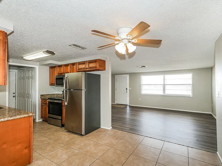 11610 Meadow Dr — Photo 6