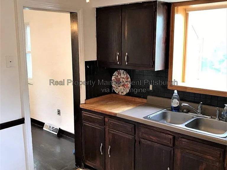 1685 Doyle St — Photo 6