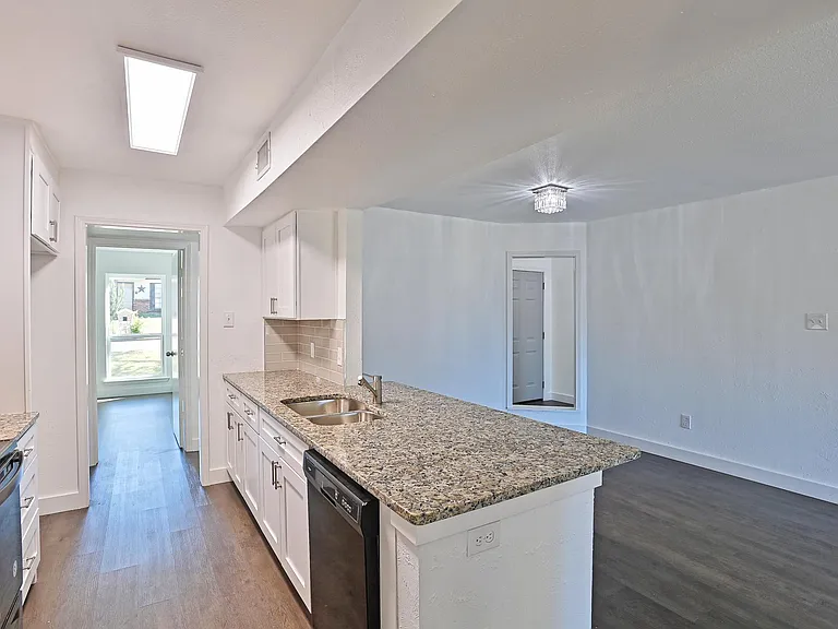 2227 Newbury Dr — Photo 6