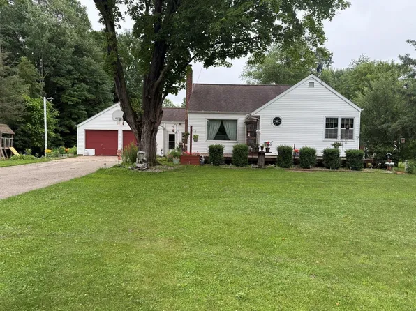 N10727 Lakeshore Rd, Clintonville, WI 54929