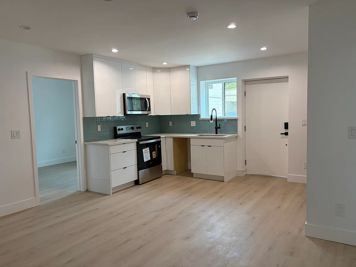 Unit #340A - 340 W Chevy Chase Dr #A