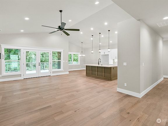 5th image of 11319 Creviston Drive NW