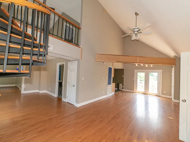 440 Aurora Ln — Photo 10
