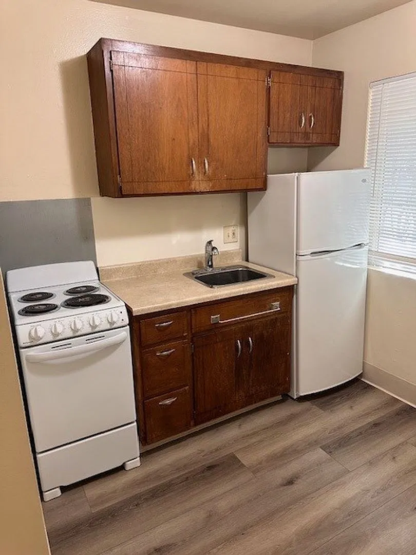 Sacramento West Apartments — Photo 3