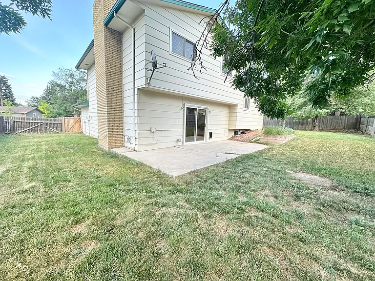 1907 Leicester Way — Photo 19