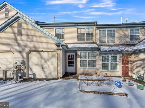 303 Stonebridge Blvd, New Castle, DE 19720