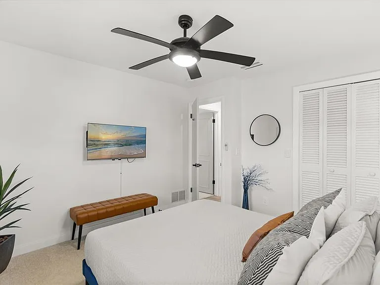 13923 Brewster Dr — Photo 24