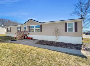 8435 Quill Dr, Fenton, MI