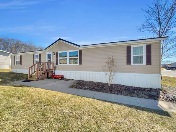 8435 Quill Dr, Fenton, MI 48430