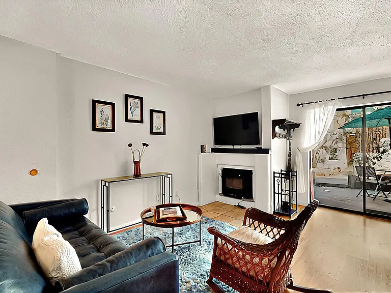 2732 Calle Anna Jean #D — Photo 5