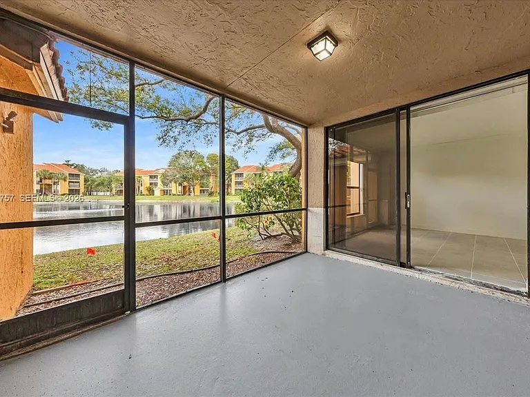 3814 Coral Tree Cir #3814 — Photo 3