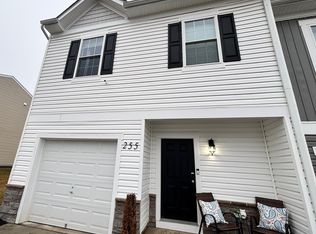 255 Maple Run Dr, York, PA 17404
