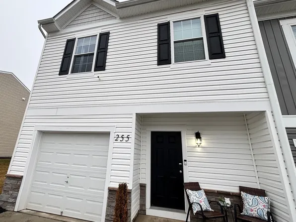 255 Maple Run Dr, York, PA 17404