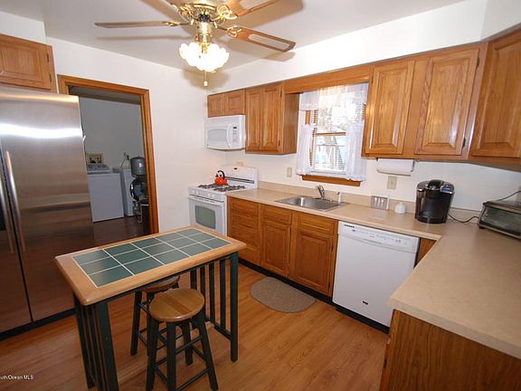 4th image of 240 Oak St